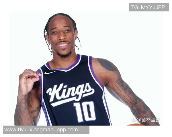 小萨德罗赞笑容满面拉文施罗德神情严肃国王新赛季定妆照震撼发布